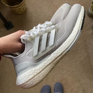 Women’s Adidas Ultraboost 21 in like new condition. Light gray, size 7.5.